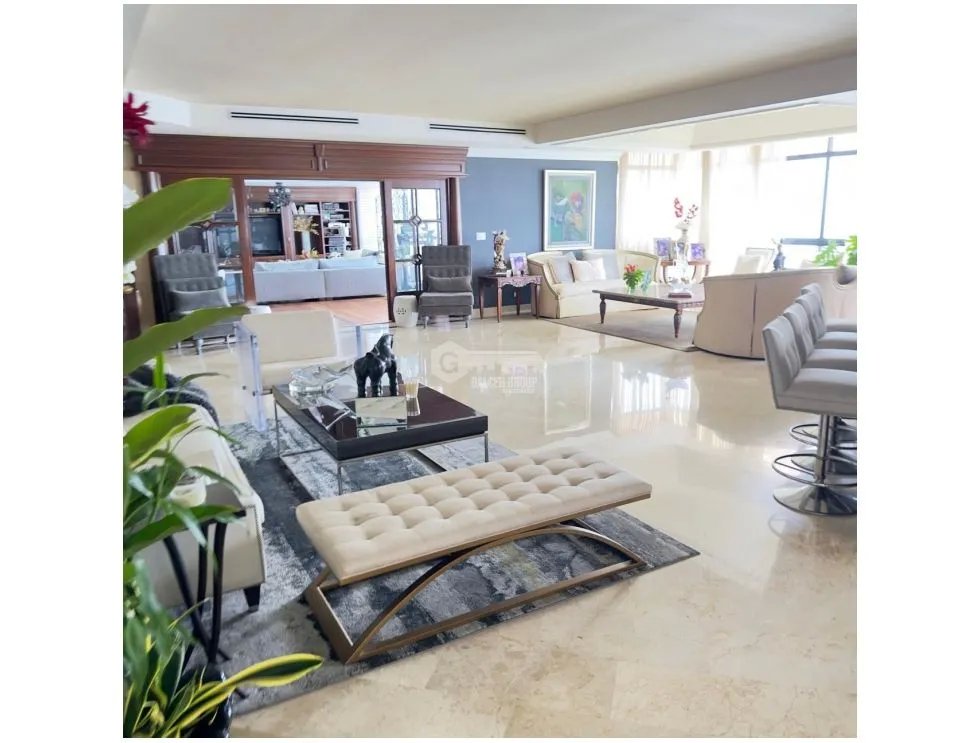 SE VENDE APARTAMENTO EN AVE BALBOA MIRAMAR PLAZA  DE 5 HABITACIONES