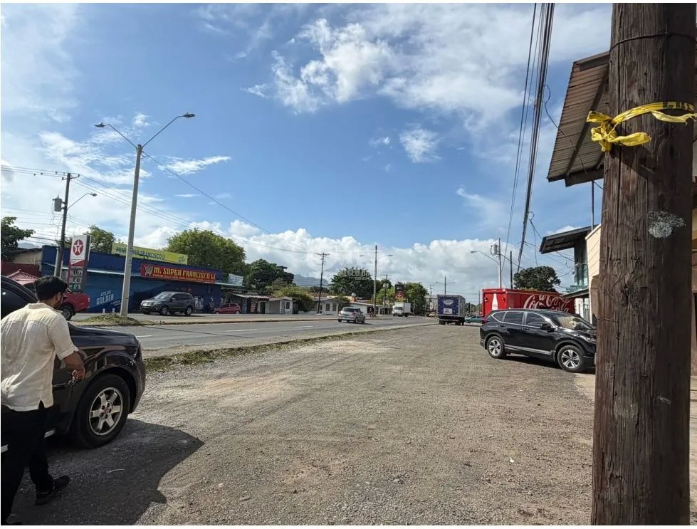 CHAME / 242M  / LOCAL COMENCIAL /  VIA INTERAMERICANA / ALTO TRAFICO