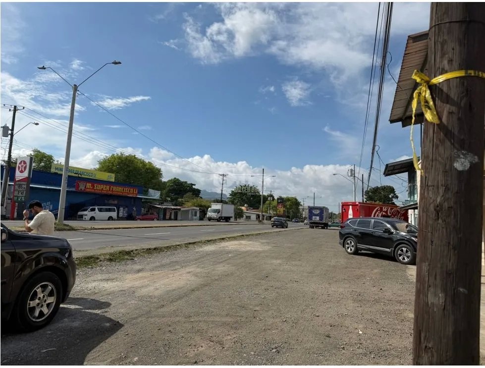 CHAME / 242M  / LOCAL COMENCIAL /  VIA INTERAMERICANA / ALTO TRAFICO