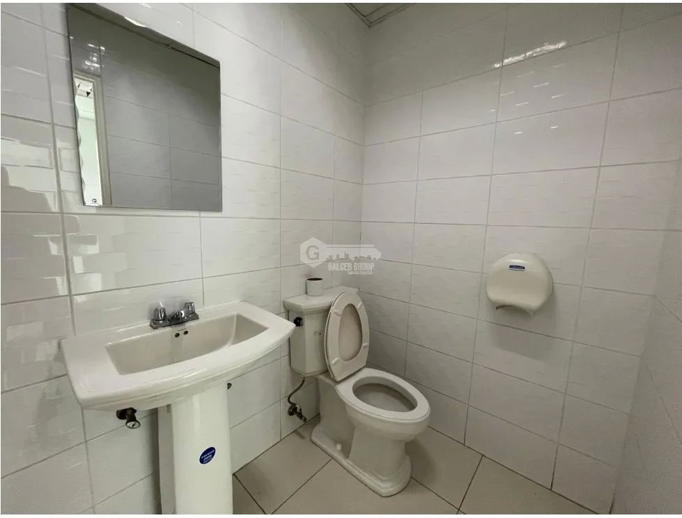 OFICINA / EL CANGREJO / NEO PLAZA / 150M / 2 NIVELES / DIVISIONES