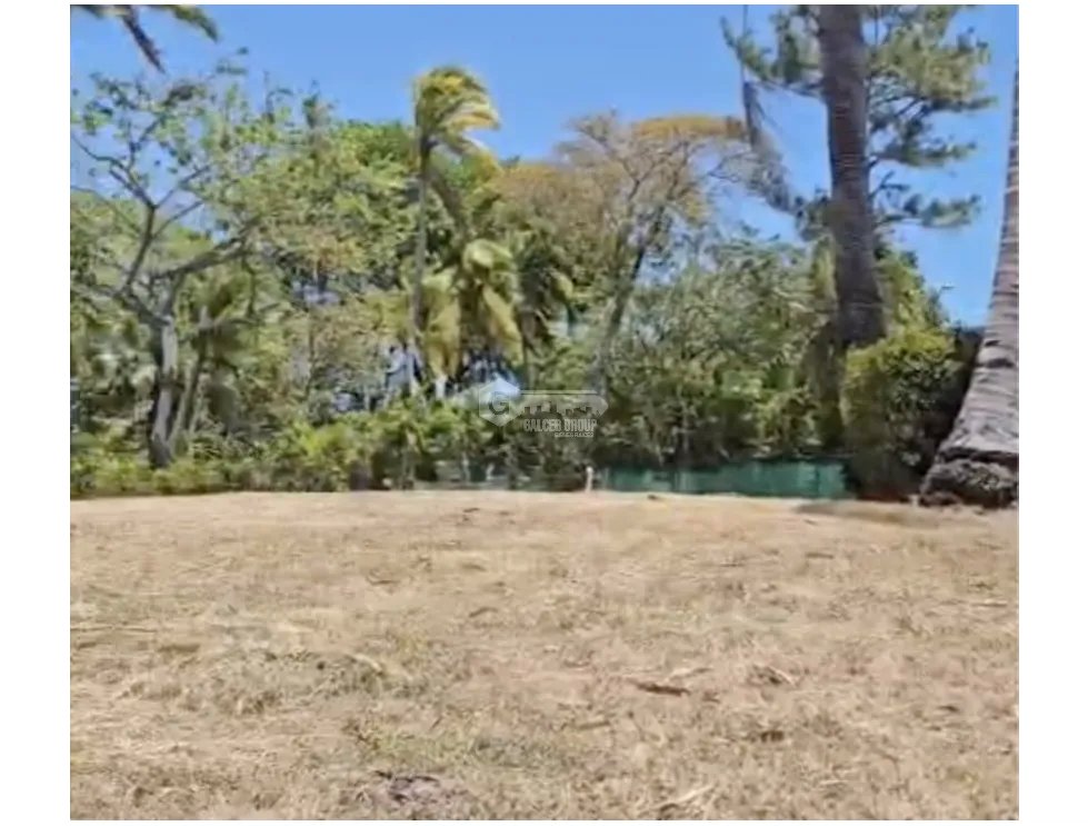 SE VENDE TERRENO UBICADO EN ESQUINA EN CORONADO CON VISTA AL MAR
