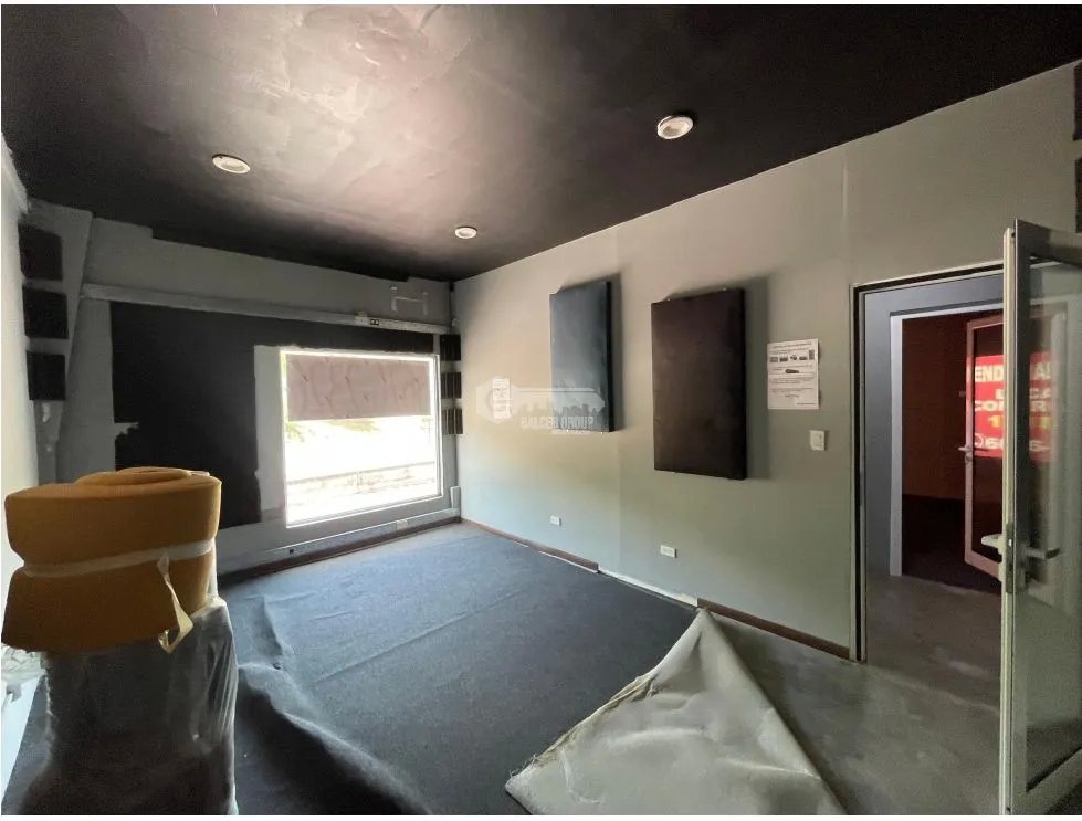 SE VENDE AMPLIO LOCAL COMERCIAL EN CONDADO DEL REY SOBRE LA VIA