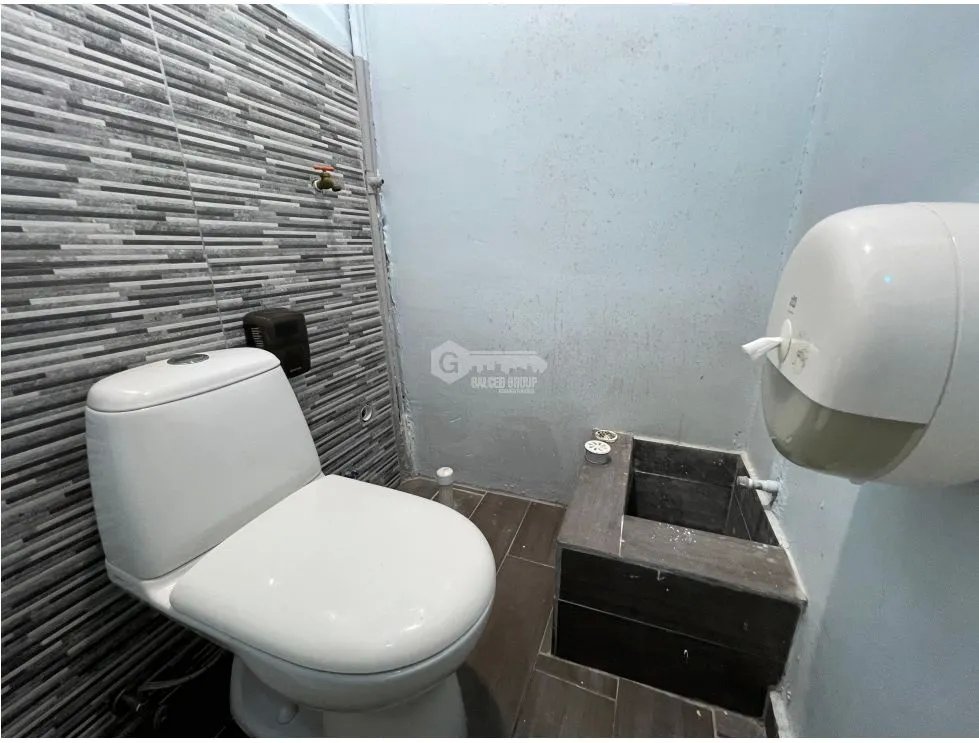 LOCAL COMERCIAL / CONDADO DEL REY /  170M / ESPACIO AMPLIO / SOBRE VIA