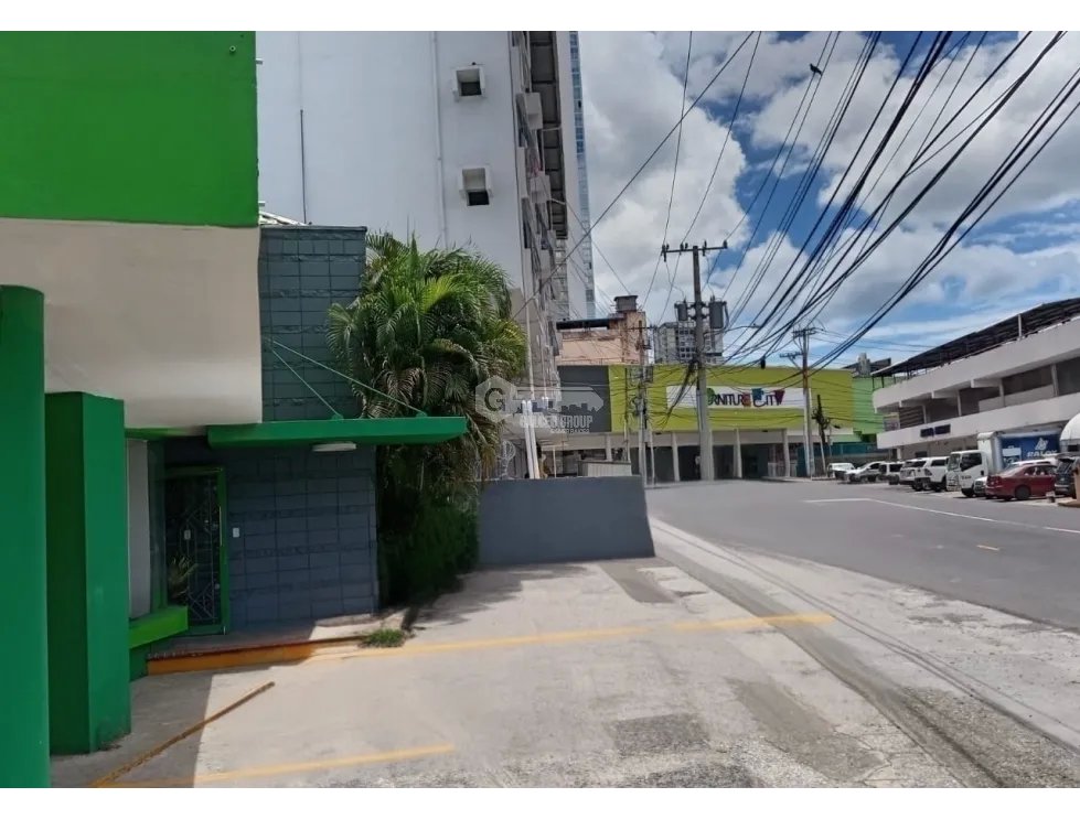 SE ALQUILA LOCAL COMERCIAL EN VISTA HERMOSA CON 12 PARKING SOBRE VIA