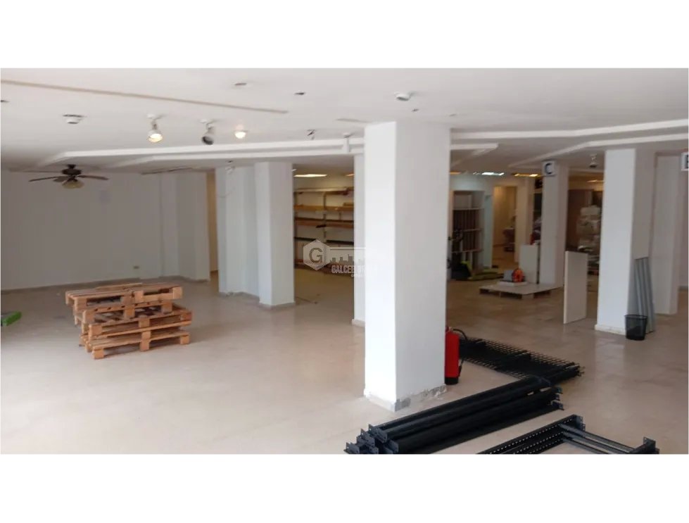 SE ALQUILA LOCAL COMERCIAL EN VISTA HERMOSA CON 12 PARKING SOBRE VIA