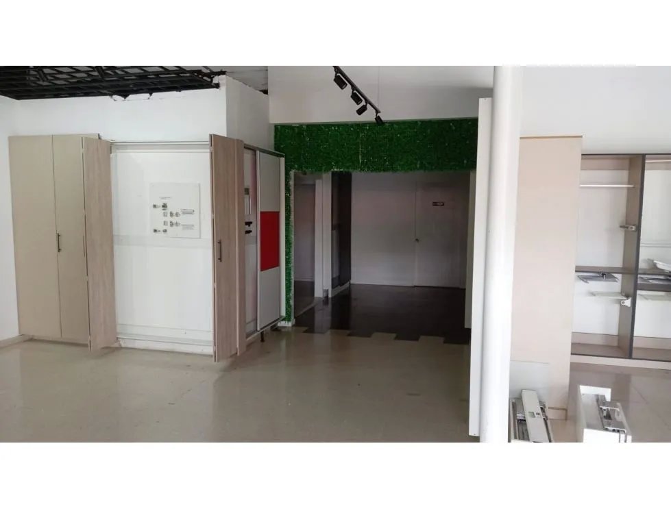 SE ALQUILA LOCAL COMERCIAL EN VISTA HERMOSA CON 12 PARKING SOBRE VIA