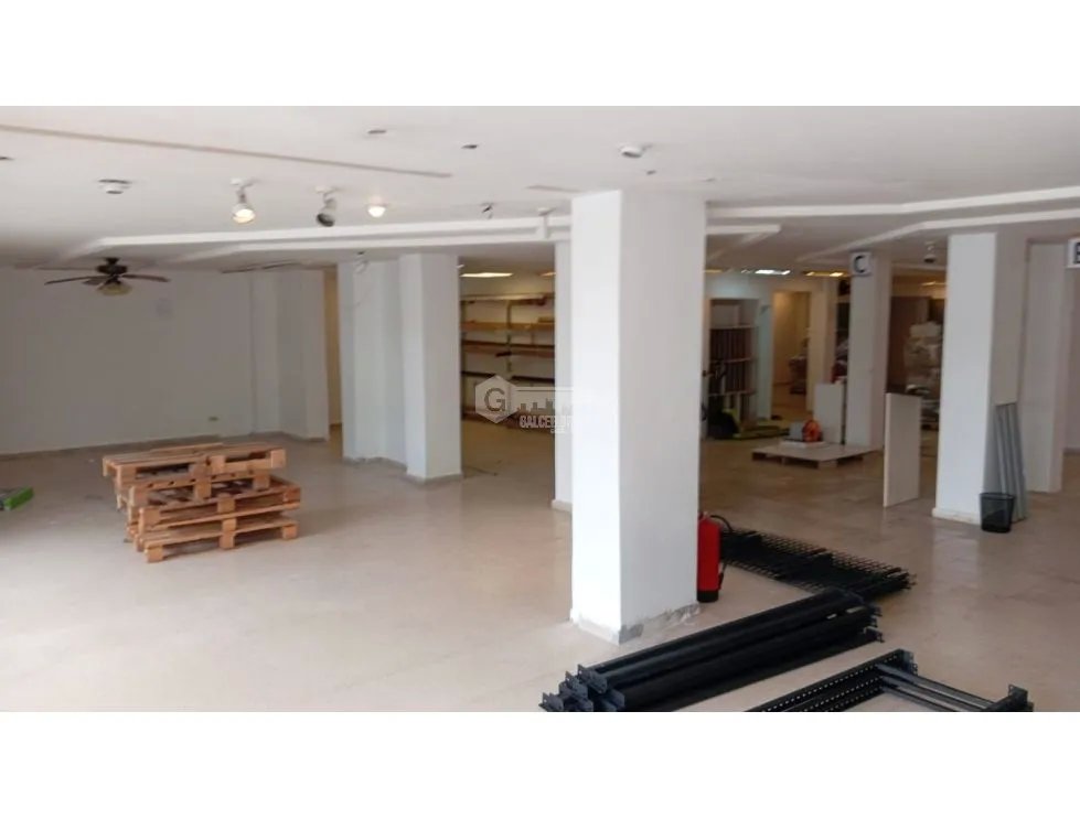 SE ALQUILA LOCAL COMERCIAL EN VISTA HERMOSA CON 12 PARKING SOBRE VIA