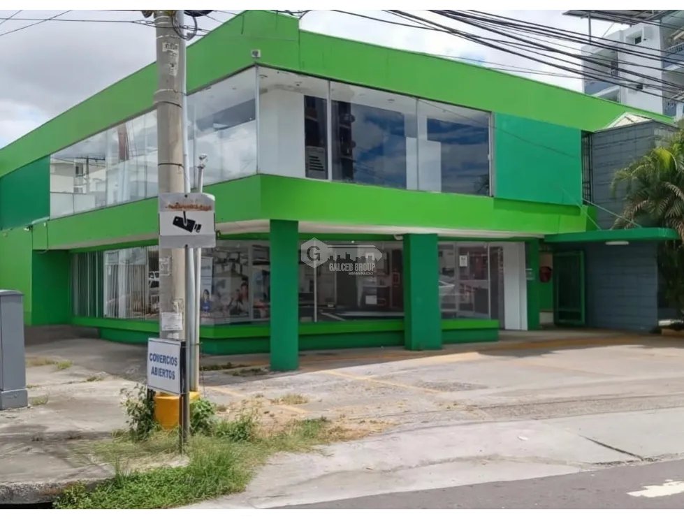 SE ALQUILA LOCAL COMERCIAL EN VISTA HERMOSA CON 12 PARKING SOBRE VIA