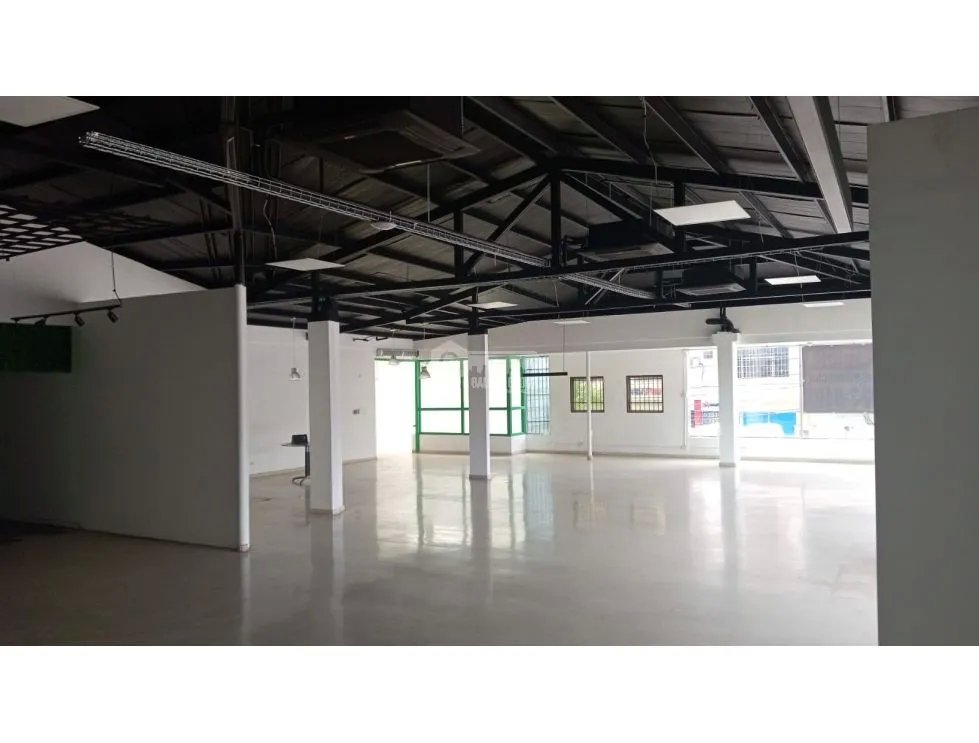 VISTA HERMOSA / LOCAL COMERCIAL / 860M / 12 PARKING / SOBRE VIA