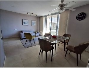 SE ALQUILA APARTAMENTO EN VILLA LUCRE PH...