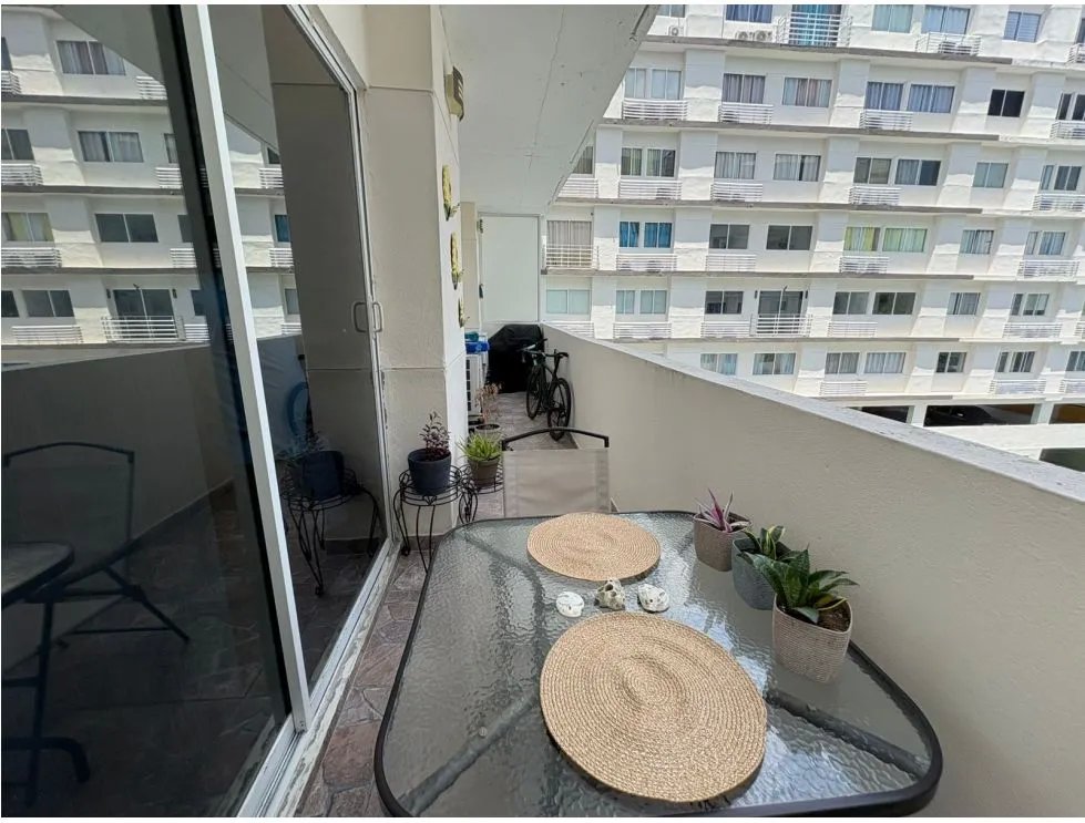 SE VENDE APARTAMENTOE EN SAN CARLOS PH IBIZA OCEAN VIEW CON BALCON