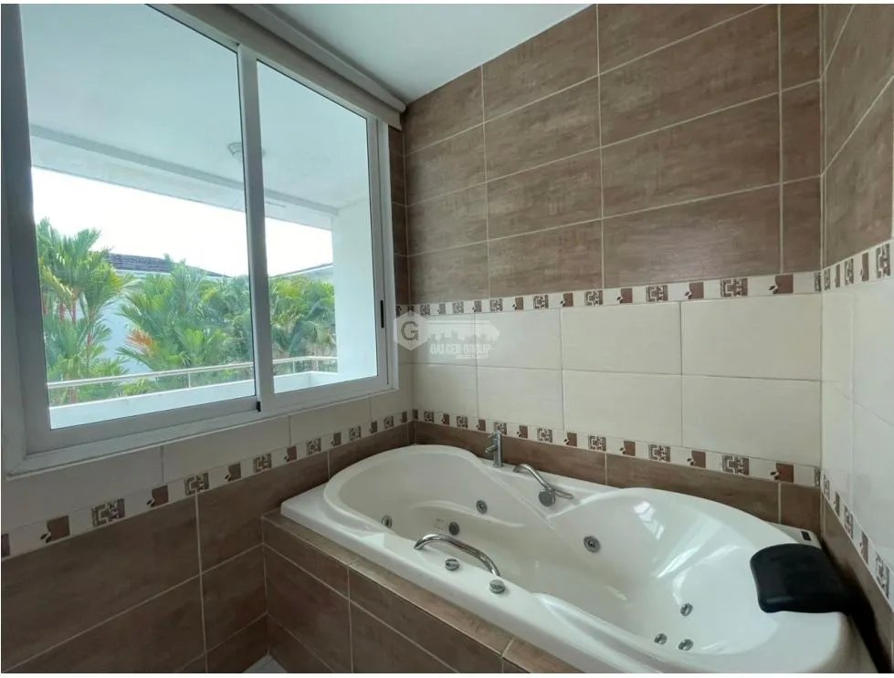 ALTOS DE PANAMÁ / HORIZONTES / 4 HABITACION / 420M / TERRAZA / PATIO