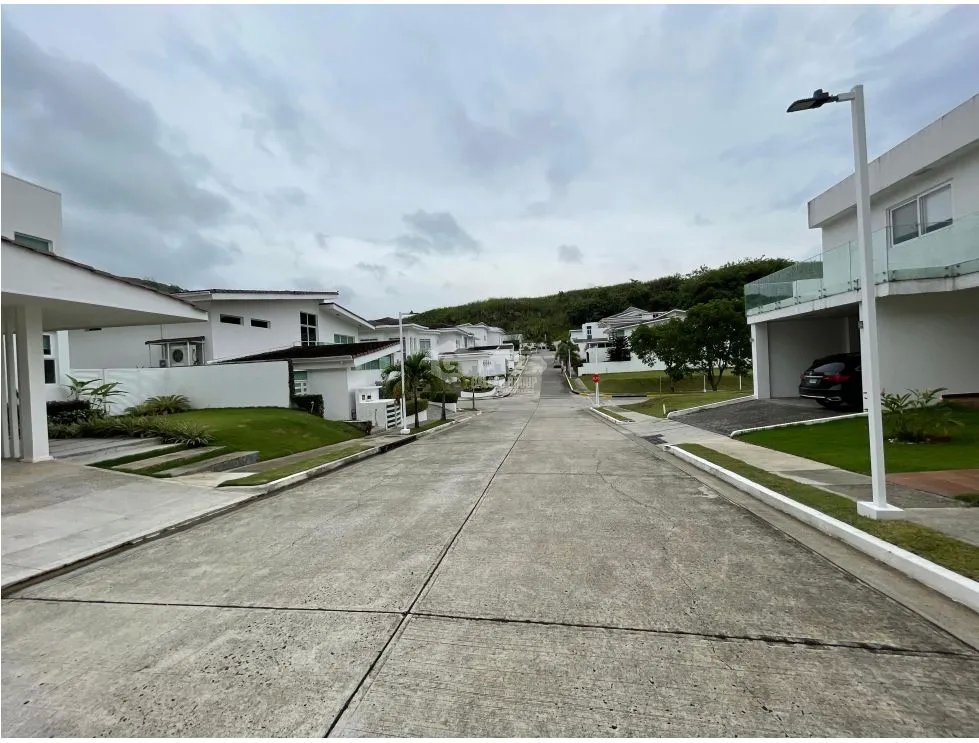 SE ALQUILA CASA EN ALTOS DE PANAMÁ PH HORIZONTES CON LINEA BLANCA