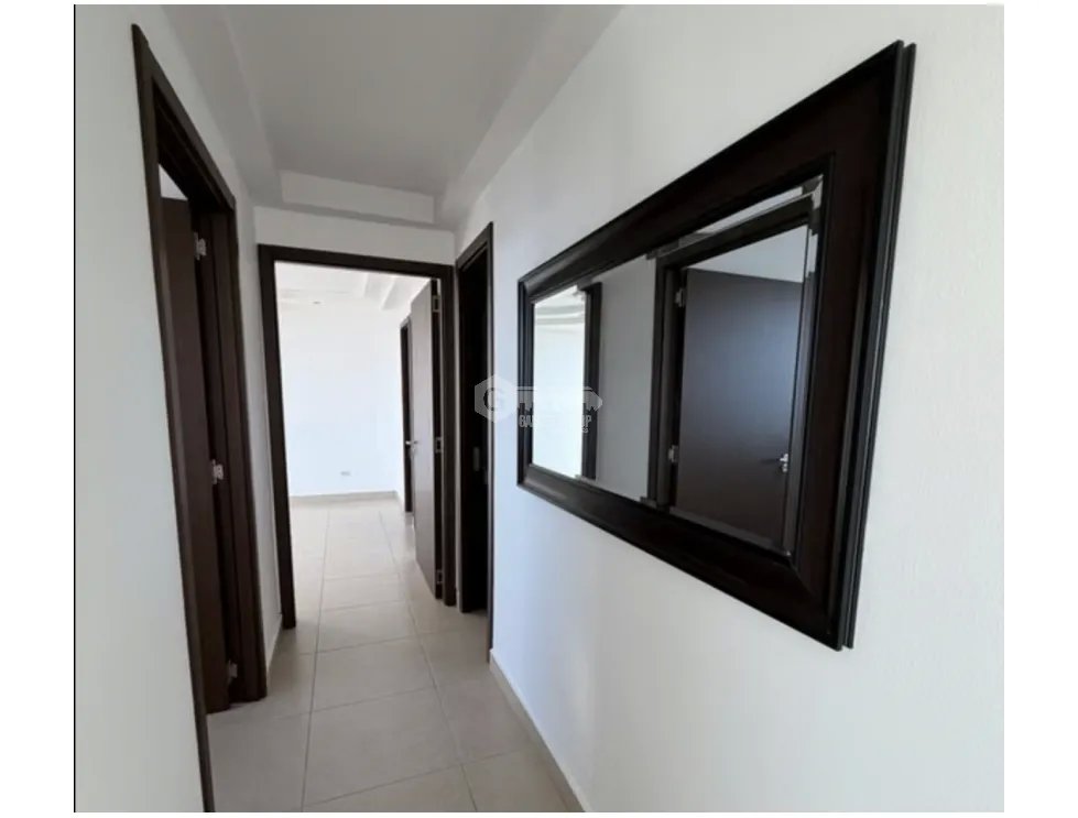 CONDADO DEL REY / KINGS PARK / 97M / 2 HABITACION / BALCON