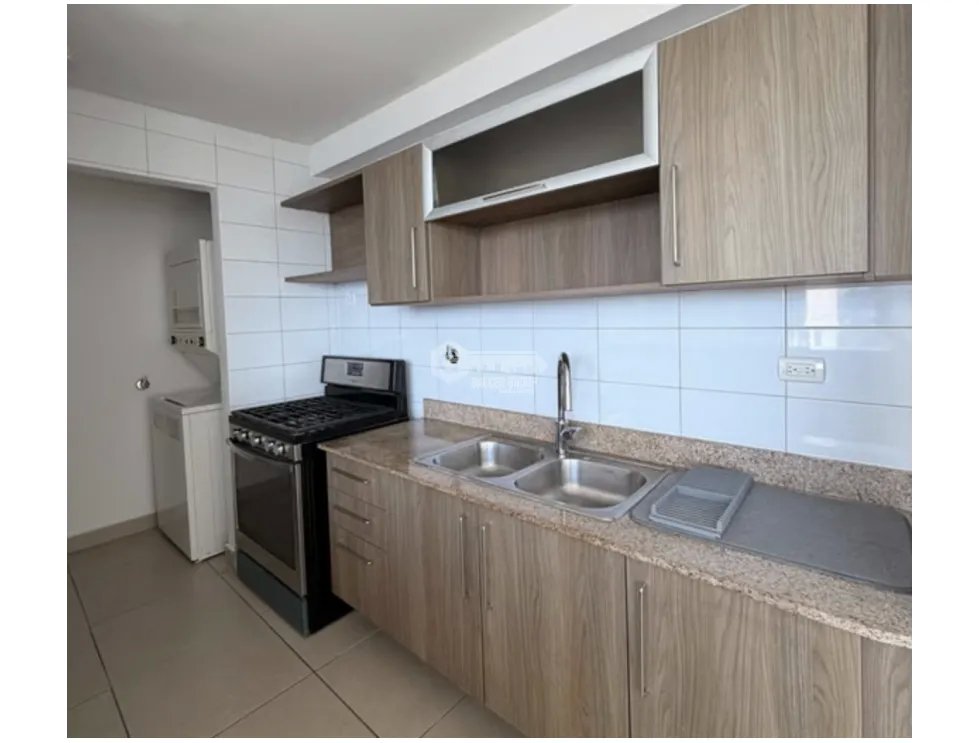 CONDADO DEL REY / KINGS PARK / 97M / 2 HABITACION / BALCON