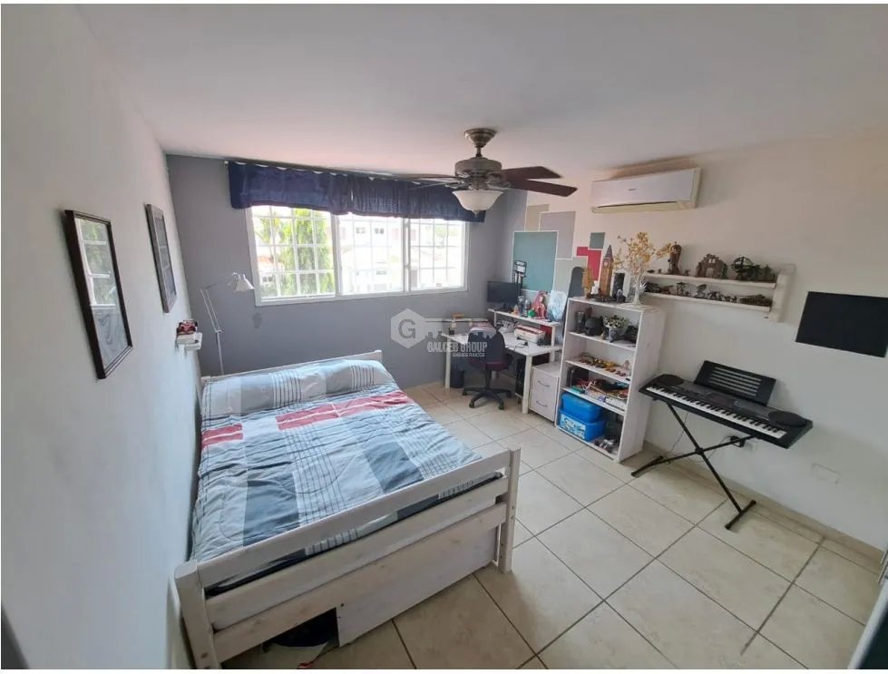 SE VENDE CASA DE 2 NIVELES EN PH BRISAS VILLAGE CON TERRAZA Y PATIO