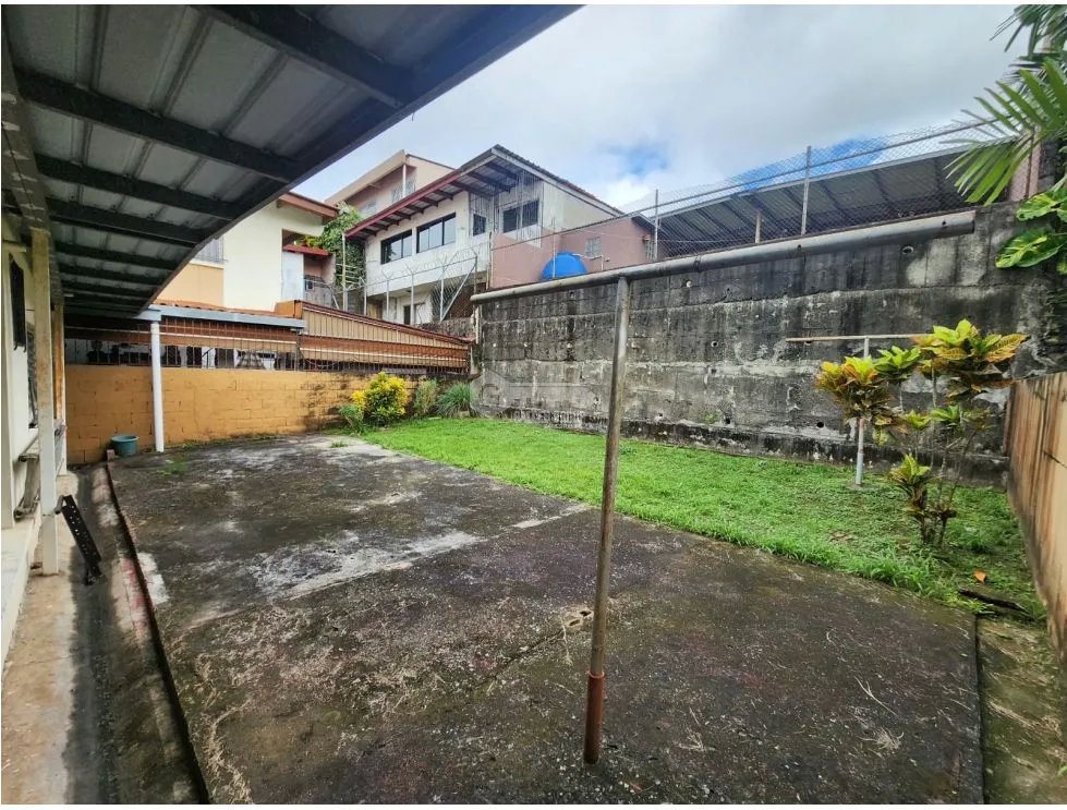 SE VENDE CASA EN ALTOS DE BETANIA CON 3 HABITACIONES TERRAZA Y PATIO