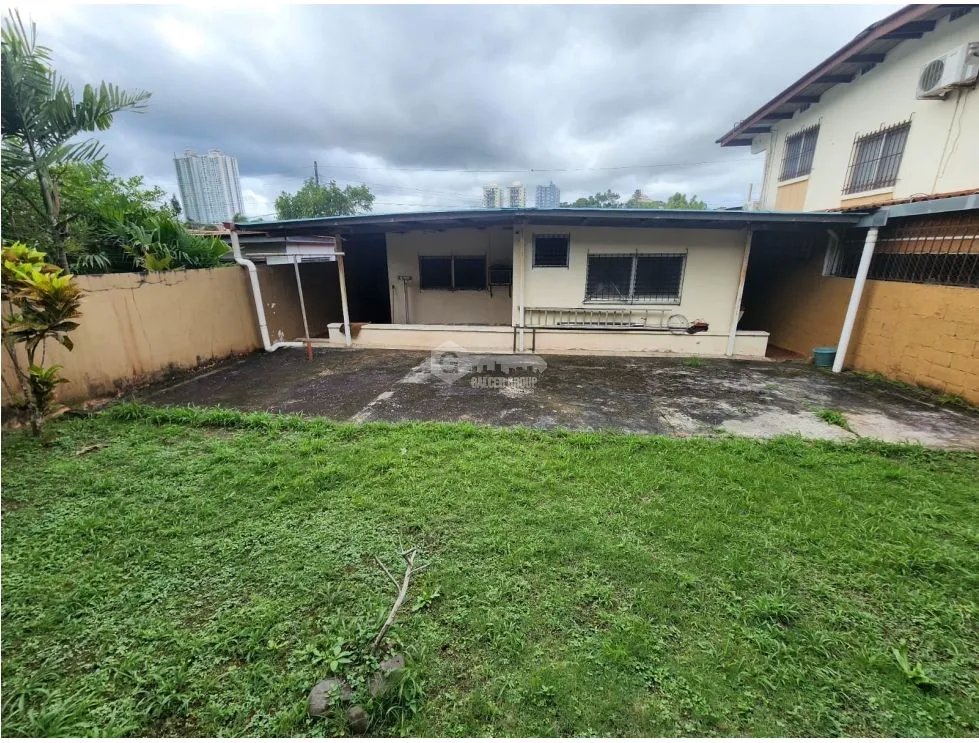 SE VENDE CASA EN ALTOS DE BETANIA CON 3 HABITACIONES TERRAZA Y PATIO