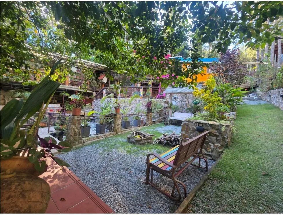 SE VENDE TERRENO CON 2 CABAÑAS Y 1 CASA EN ALTOS DE CERRO AZUL 1998M