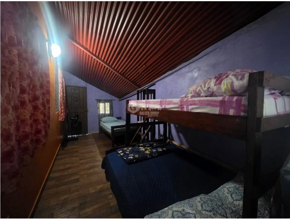SE VENDE TERRENO CON 2 CABAÑAS Y 1 CASA EN ALTOS DE CERRO AZUL 1998M
