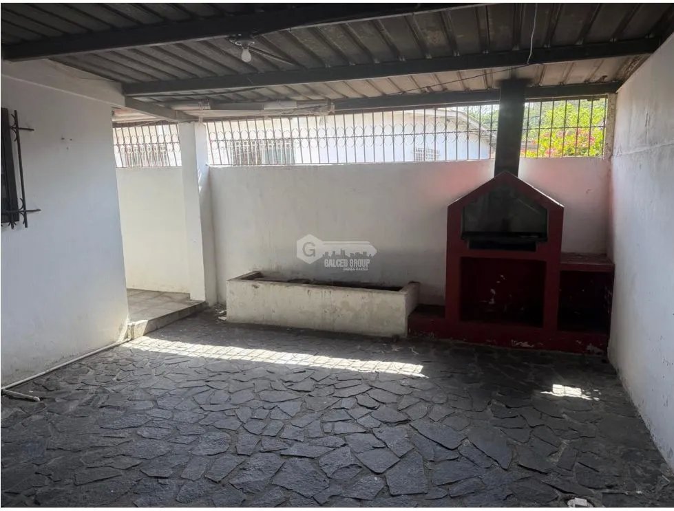 SE VENDE CASA EN ALTOS DE CERRO VIENTO CON 3 HABITACIONES Y 2 TERRAZAS