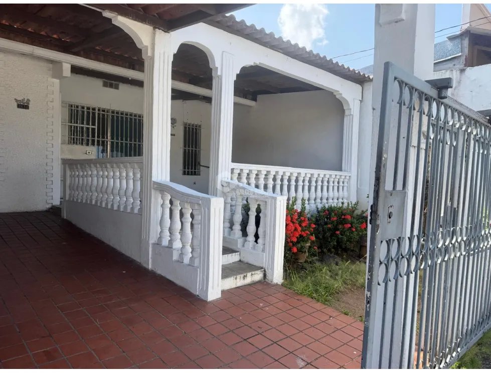 SE VENDE CASA EN ALTOS DE CERRO VIENTO CON 3 HABITACIONES Y 2 TERRAZAS
