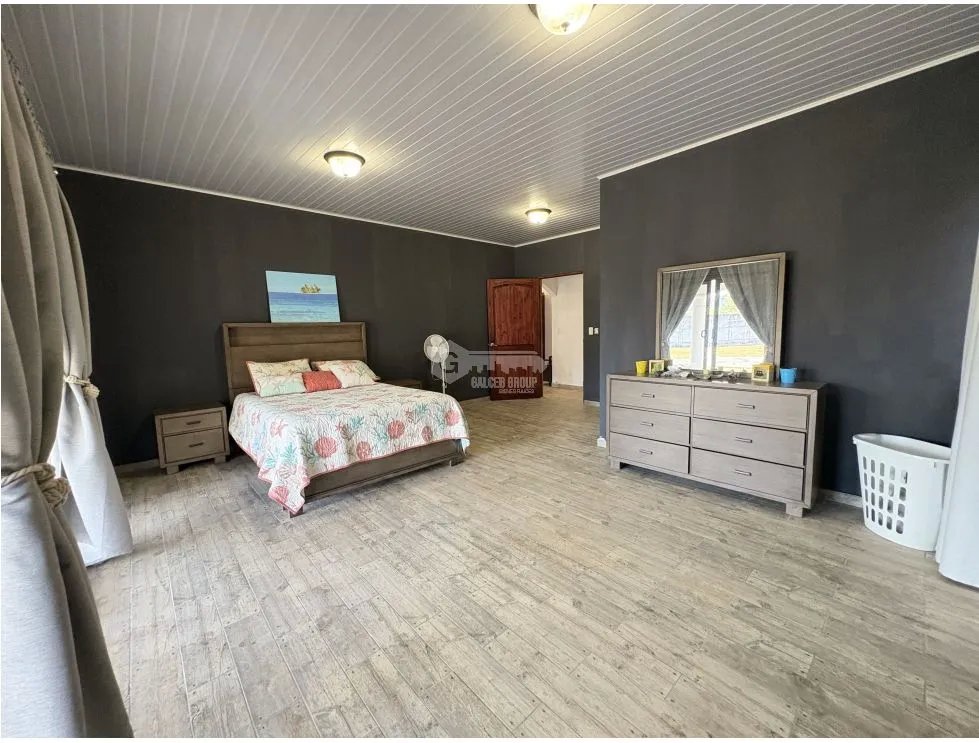 SE VENDE CASA EN EL ESPAVE SAJALICES CON 4 HABITACIONES Y TERRAZA