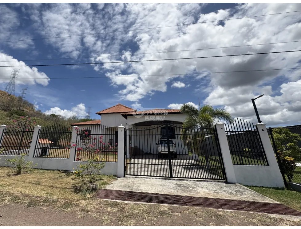 SE VENDE CASA EN SAJALICES EL ESPAVE DE 1001M CON PATIO Y TERRAZA