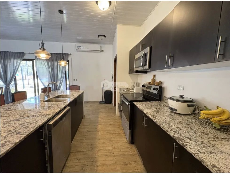 SE VENDE CASA EN SAJALICES EL ESPAVE DE 1001M CON PATIO Y TERRAZA
