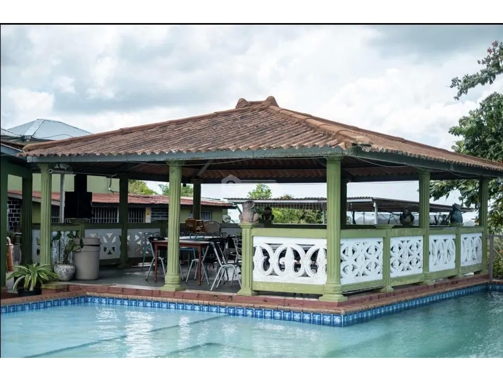 SE VENDE FINCA CON PISCINA Y GAZEBO EN CHORRERA EL COCO DE 4041M