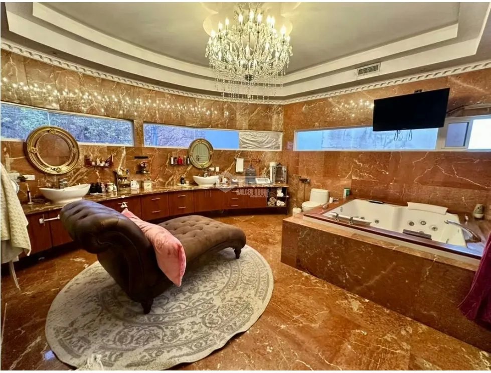 SE VENDE CASA ALTOS DE SANTA MARIA DE 6 NIVELES CON PISCINA Y TERRAZA