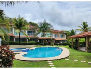 SE VENDE CASA EN VILLAS DE BOSQUEMAR MAL...