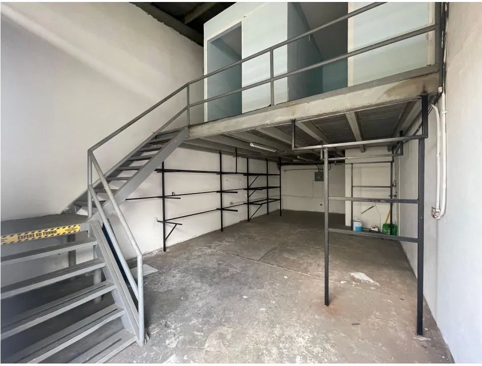 GALERA / PUEBLO NUEVO / 80M2 / MEZZANINE / ESPACIO AMPLIO