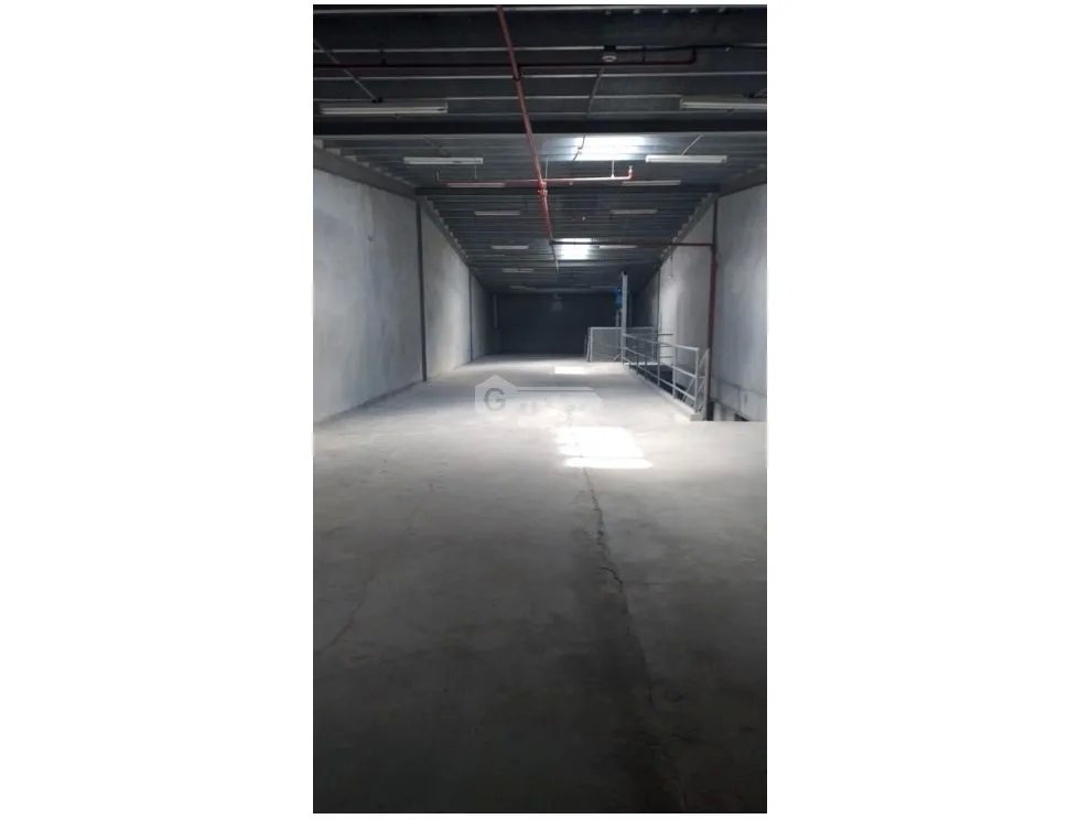 JUAN DIAZ MULTISTORAGE 500M CON PEQUEÑA OFICINA YG