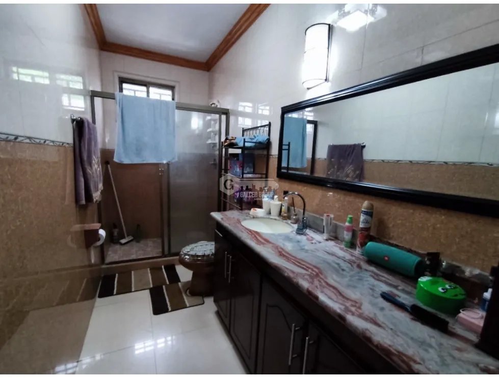 SE VENDE CASA ALTOS DE PANAMA CONDADO DEL REY 4 HABITACION 675M PATIO