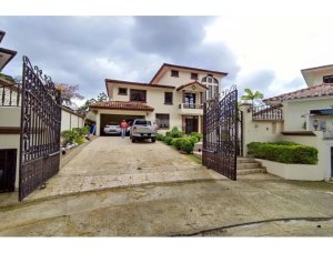 Single Family House for sale in Altos de...
