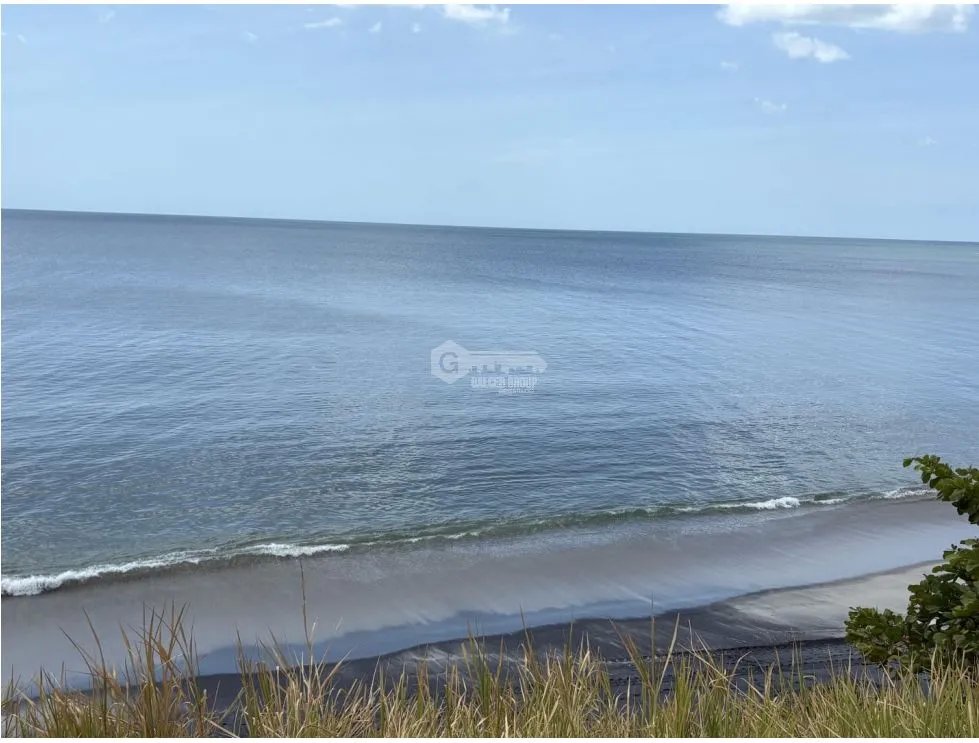 SE VENDE TERRENO FRENTE AL MAR EN CORONADO IDEAL PARA DESARROLLO