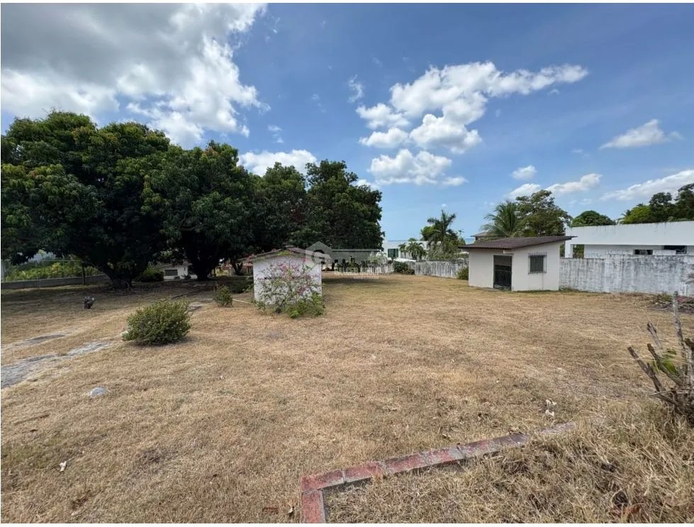 SE VENDE TERRENO FRENTE AL MAR EN CORONADO IDEAL PARA DESARROLLO