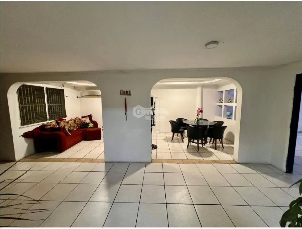 SE VENDE CASA EN CONDADO DEL REY DE 2 NIVELES CON 3 HABITACIÓNES
