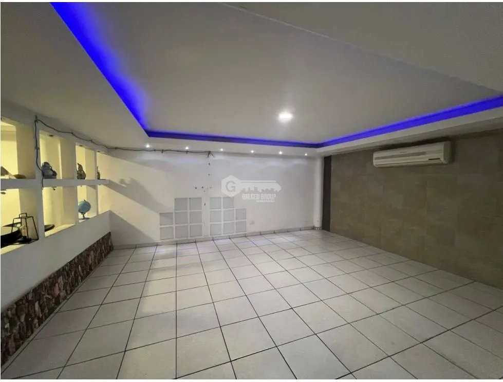 CONDADO DEL REY / 230M / 3 HABITACIÓN / 2 BAÑOS / 2 NIVELES