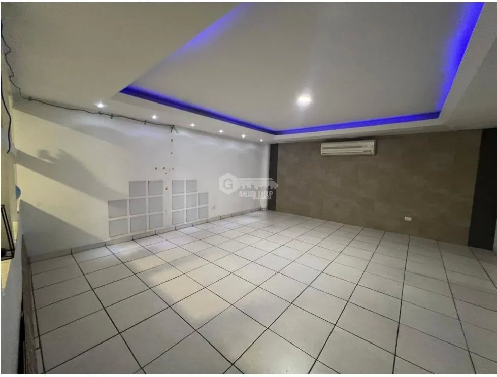 CONDADO DEL REY / 230M / 3 HABITACIÓN / 2 BAÑOS / 2 NIVELES