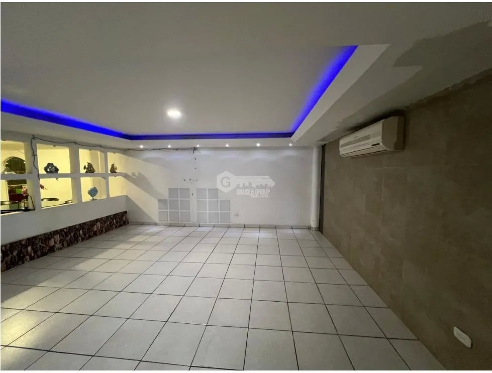CONDADO DEL REY / 230M / 3 HABITACIÓN / 2 BAÑOS / 2 NIVELES