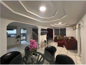 CONDADO DEL REY / 230M / 3 HABITACIÓN / ...