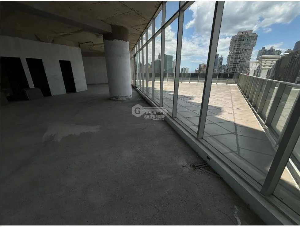 REVOLUTION F&F TOWER TORNILLO / MEZZANINE / TERRAZA / OFICINA 1122M
