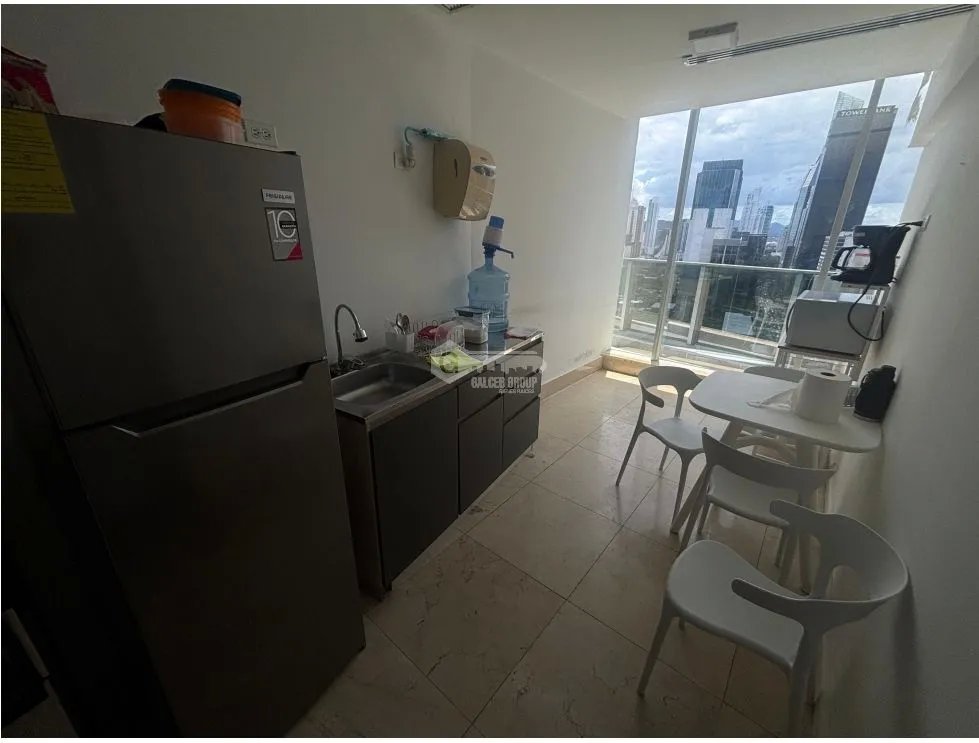 SE VENDE OFICINA EN REVOLUTION  F&F TOWER TORNILLO CALLE 50 DE 188M