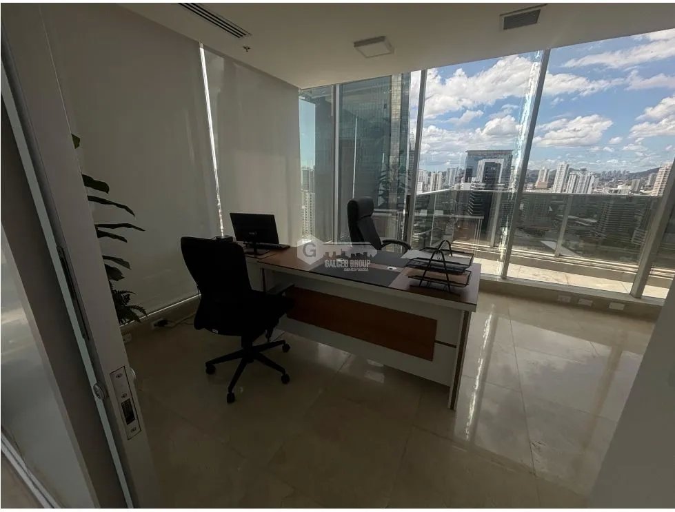 SE VENDE OFICINA EN REVOLUTION  F&F TOWER TORNILLO CALLE 50 DE 188M