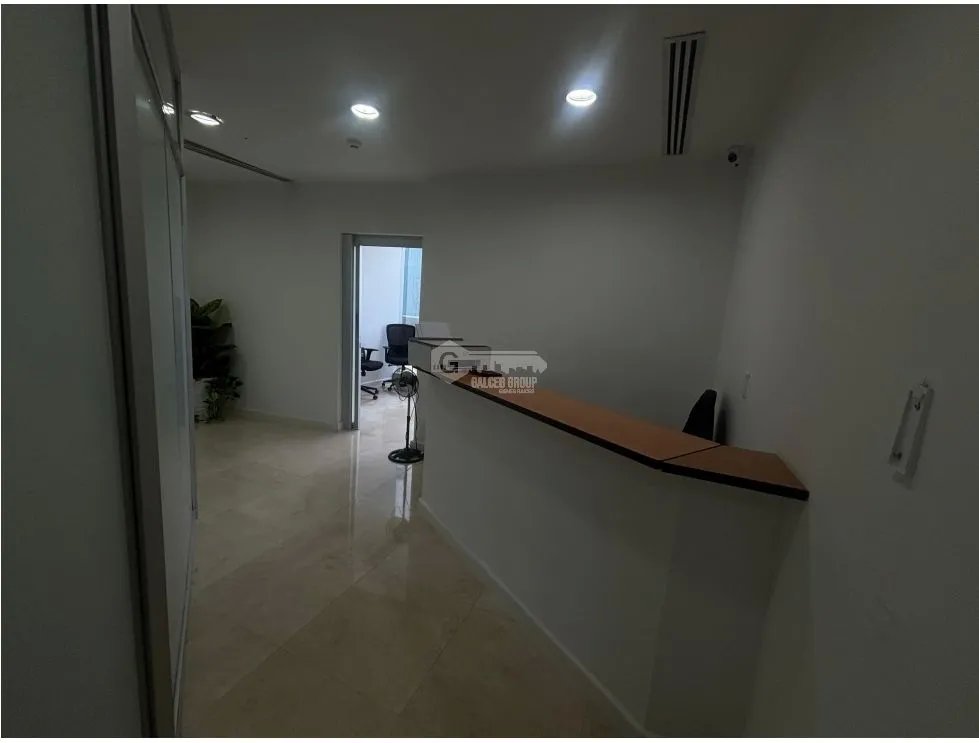 SE VENDE OFICINA EN REVOLUTION  F&F TOWER TORNILLO CALLE 50 DE 188M