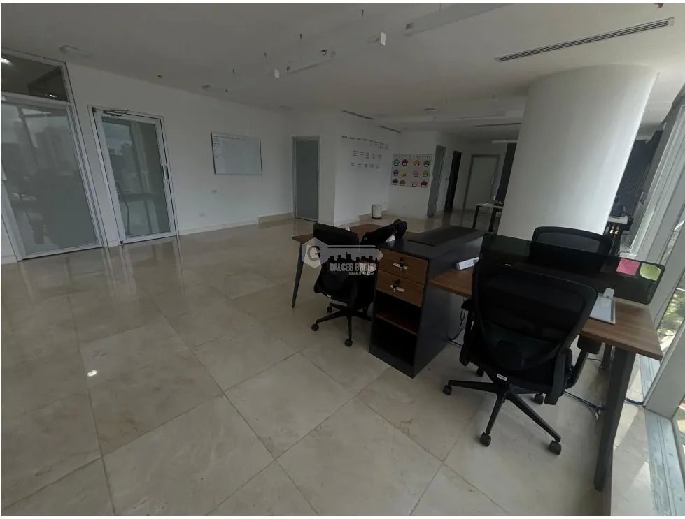 SE VENDE OFICINA EN REVOLUTION  F&F TOWER TORNILLO CALLE 50 DE 188M