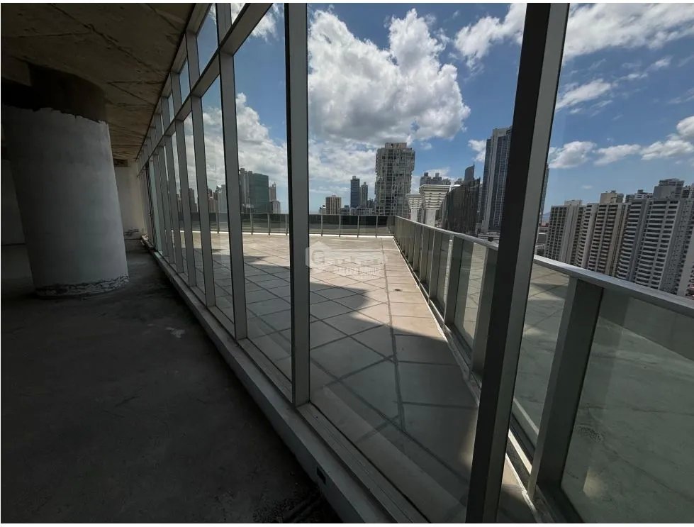 SE VENDE OFICINA EN CALLE 50 REVOLUTION F&F TOWER TORNILLO CON TERRAZA
