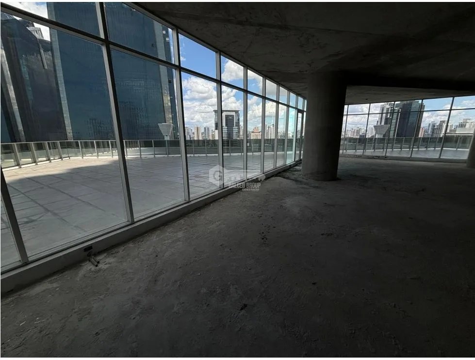 CALLE 50 / REVOLUTION F&F TOWER TORNILLO / MEZZANINE / TERRAZA / 582M